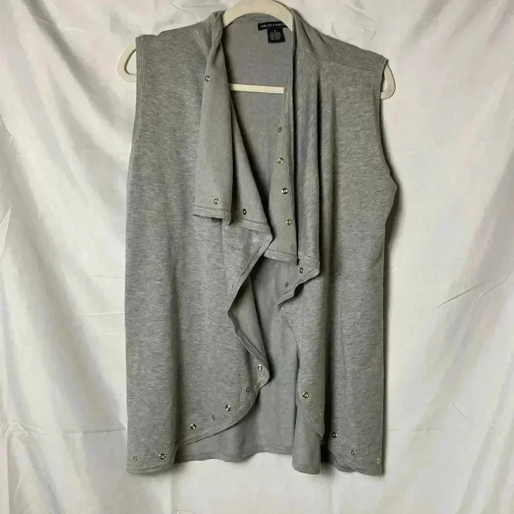 Chelsea &‎ Theodore overlay vest with gold decoration buttons